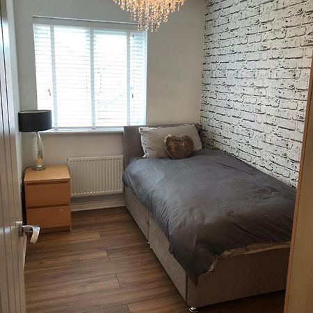 Double Room With En-Suite. Central For North West Rainhill Zewnętrze zdjęcie